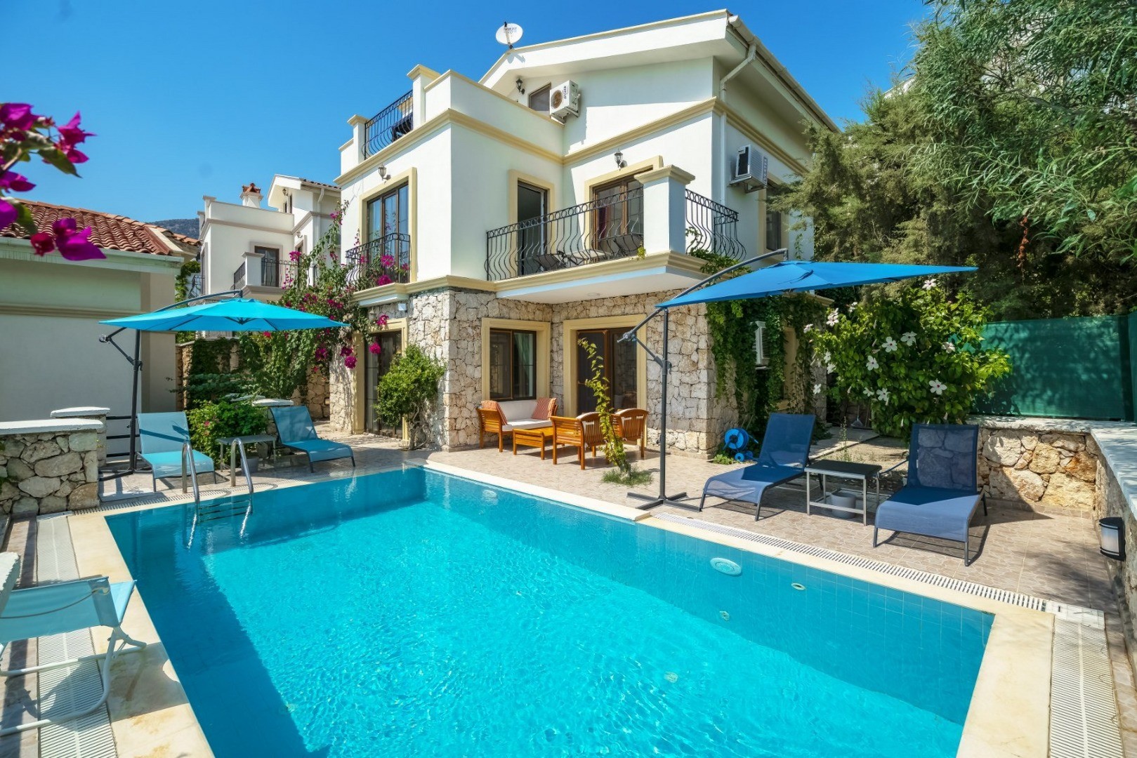0-villahanem-unique-kiralik-yazlik-villa-1_313.jpg